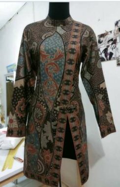 model jahitan baju batik wanita terbaru