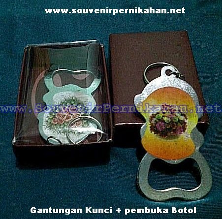 Gantungan kunci pembuka botol