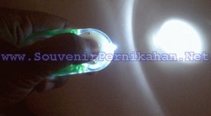 gantungan kunci unik + pembuka botol + senter nyala terang