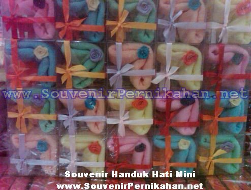 jual souvenir handuk hati mini