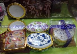  Kotak  Tempat Perhiasan Keramik  Souvenir Pernikahan