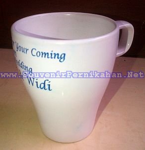 mug souvenir bentuk piala, murah dan cantik