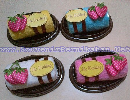 towel cake souvenir handuk bolu gulung stroberry